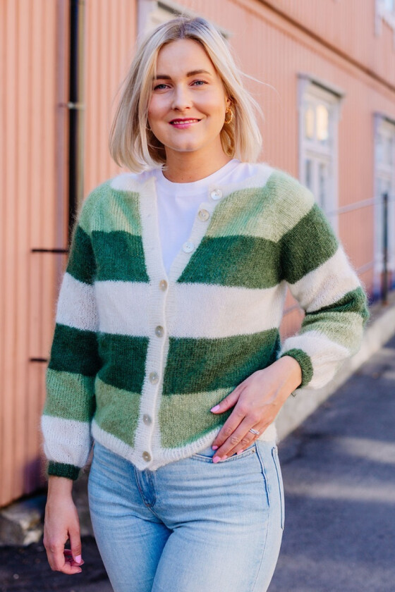 Sandras stripejakke (Greenish utgave) - Strikkia 2020-004