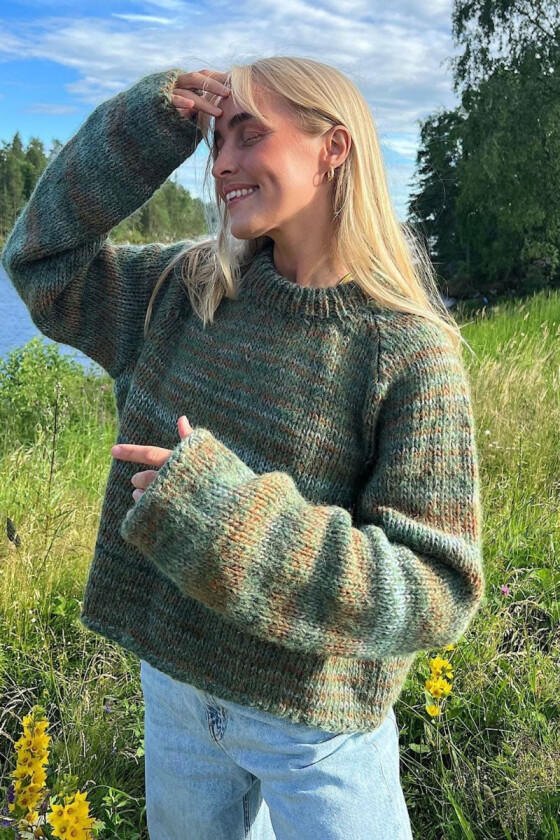Øyunn strikkegenser med raglan - ØK 01-05