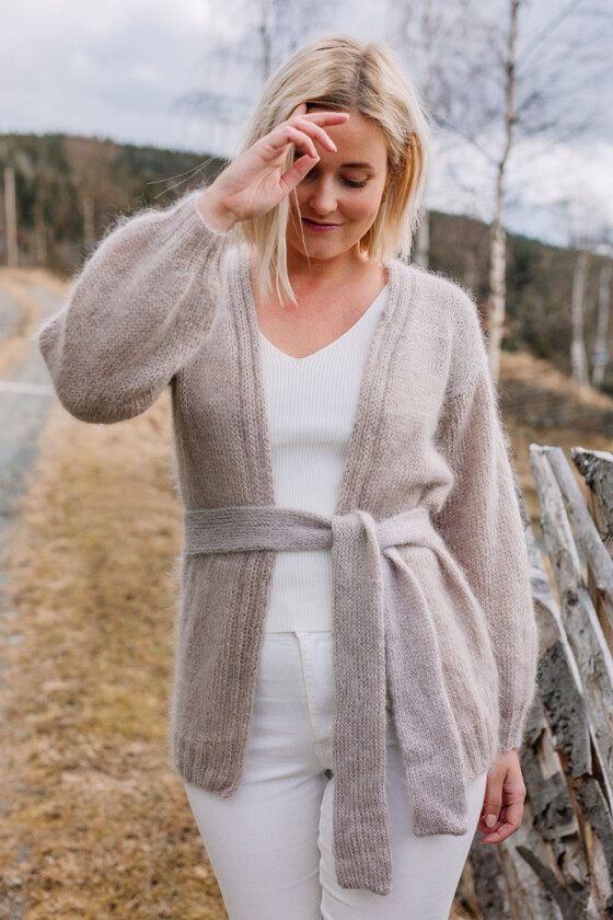 Bilde av Carlas cardigan med belte - Strikkia 2020-007