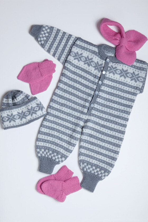 Hentesett med fana mønster dress, sokker, lue og skjerf til baby - Viking 1006-9