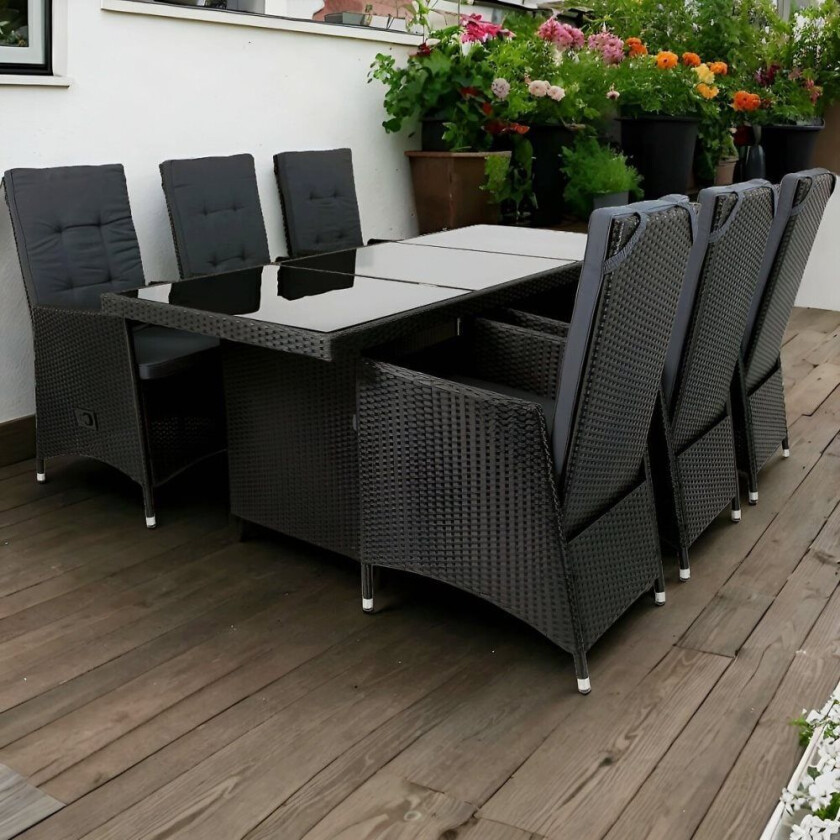 Spisegruppe i kunstrotting med 6 sammenleggbare høye stoler