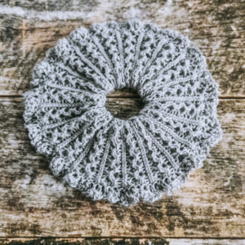 Scrunchie 2 av Rito Krea - Scrunchie Strikkeoppskrift 14cm - Infinity hearts Orchid