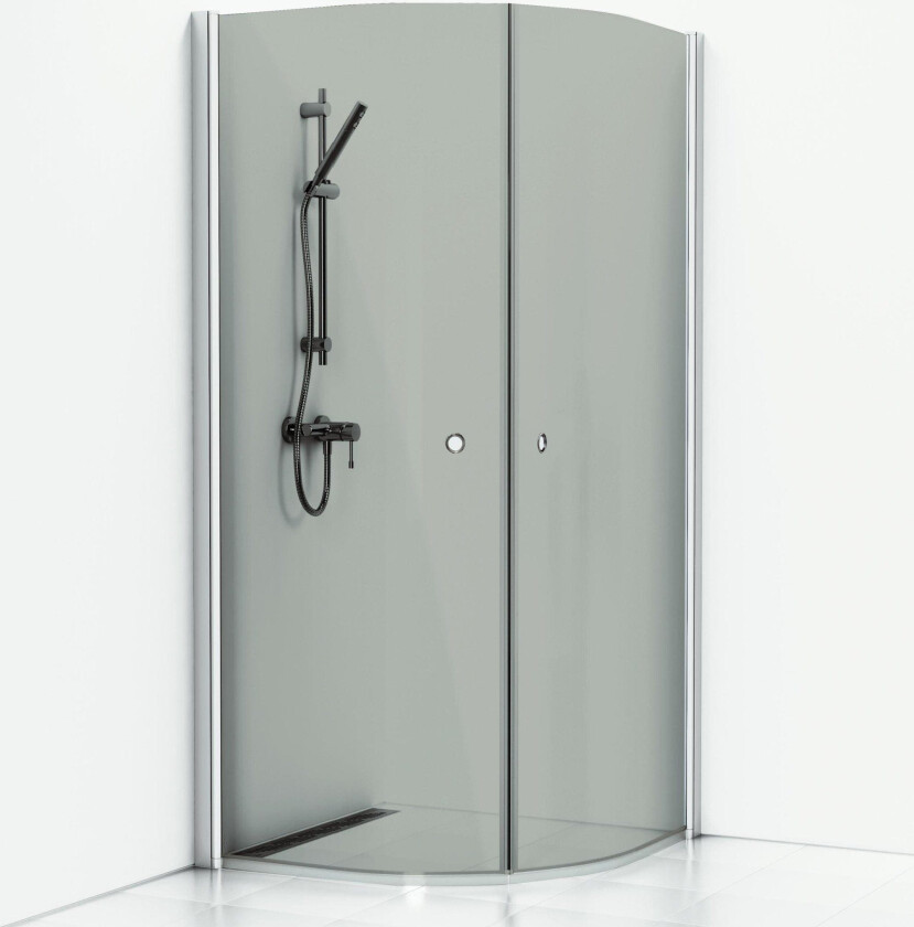 Skoga buet dusjhjørne 90 x 90 cm, røykfarget glass/matt alu, m/hullgrep