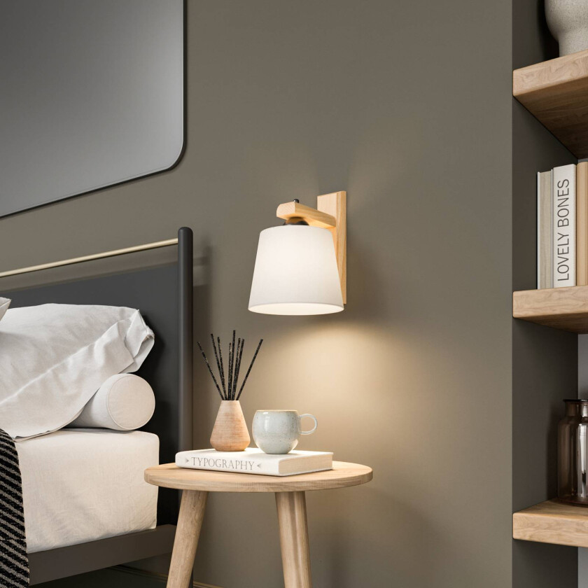 Vegglampe Sweden med trestamme, rustikk eik