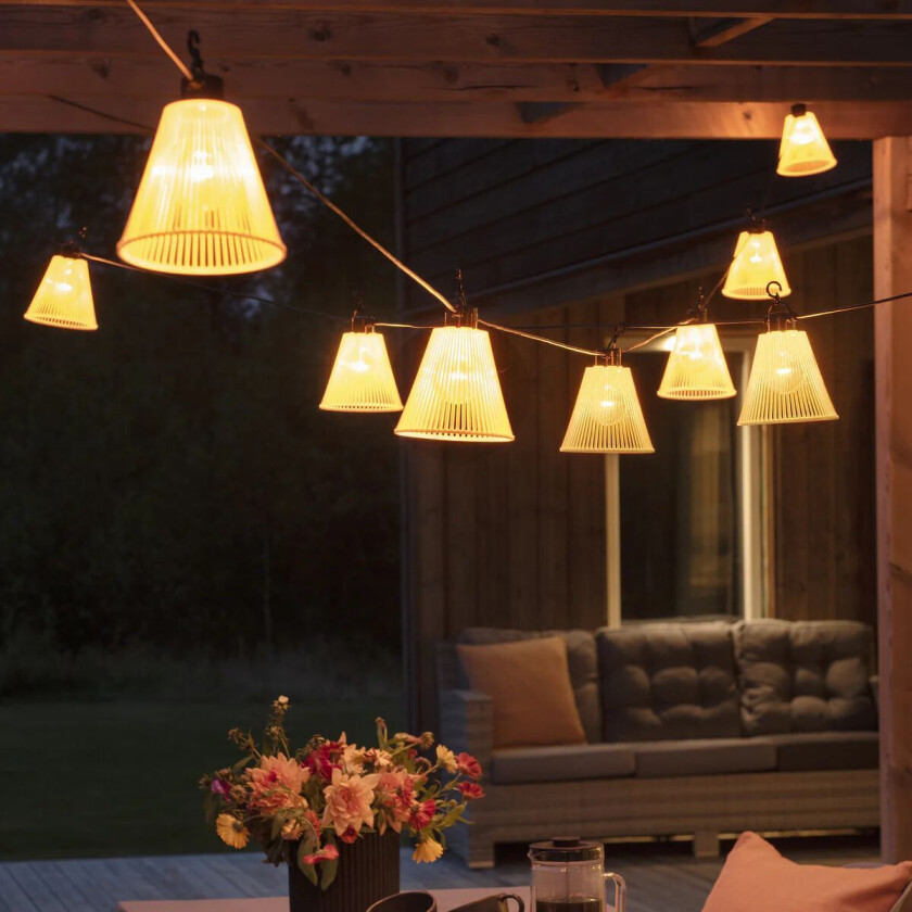 Startlyssløyfe 10 ravfargede LED-lys og lampeskjermer.