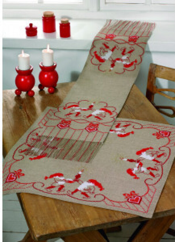 Â Permin Broderisett Løper Nisser Rød 26x126cm