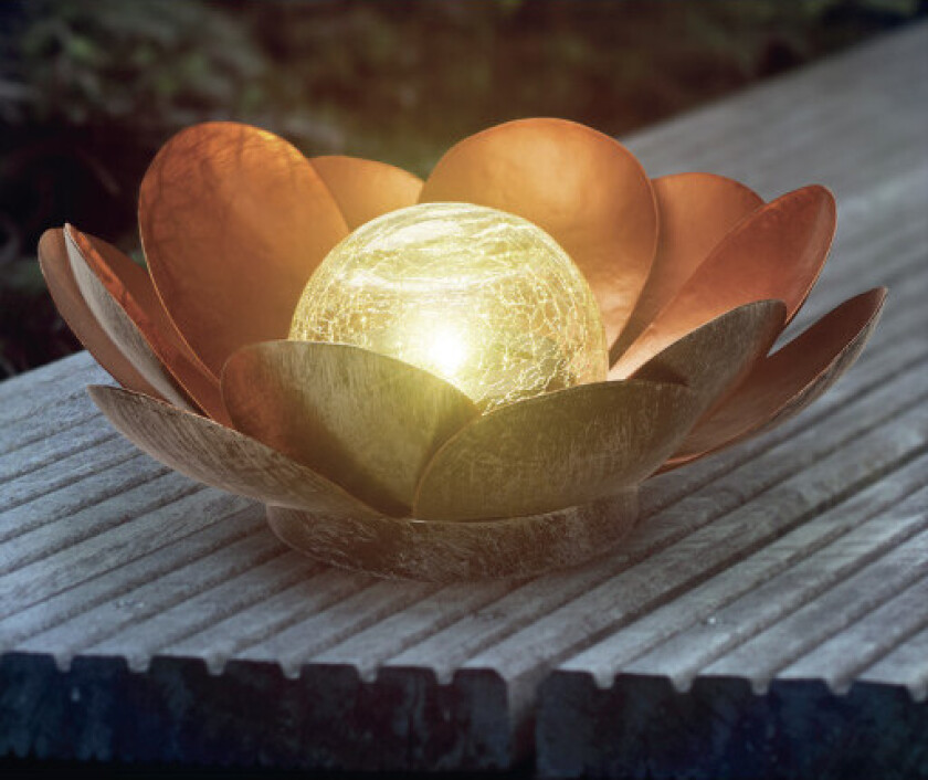 Veli solcelle Lotusblomst i metall, med Ø7cm glasskule