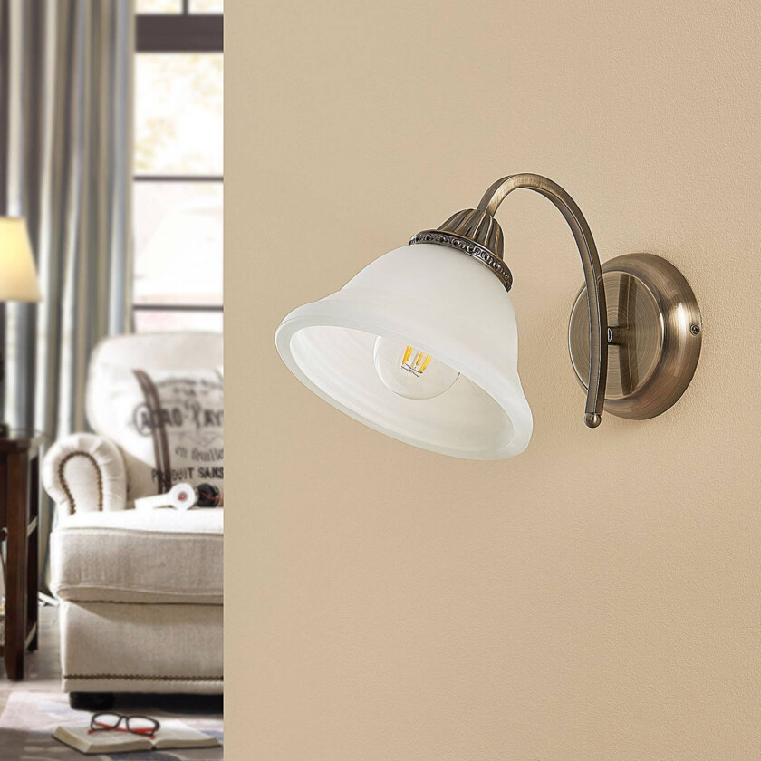 Buet vegglampe Mialina