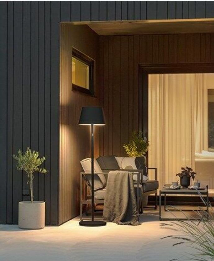 Pomezia gulvlampa svart USB 2700K/3000K/4000K+RGB dimbar.