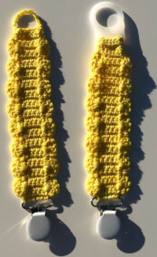 Bilde av Smokkesnor av Rito Krea - Smokkesnor Hekleoppskrift 22x4cm - Suttesnor af Rito Krea - Suttesnor Hækleopskrift 22x4cm