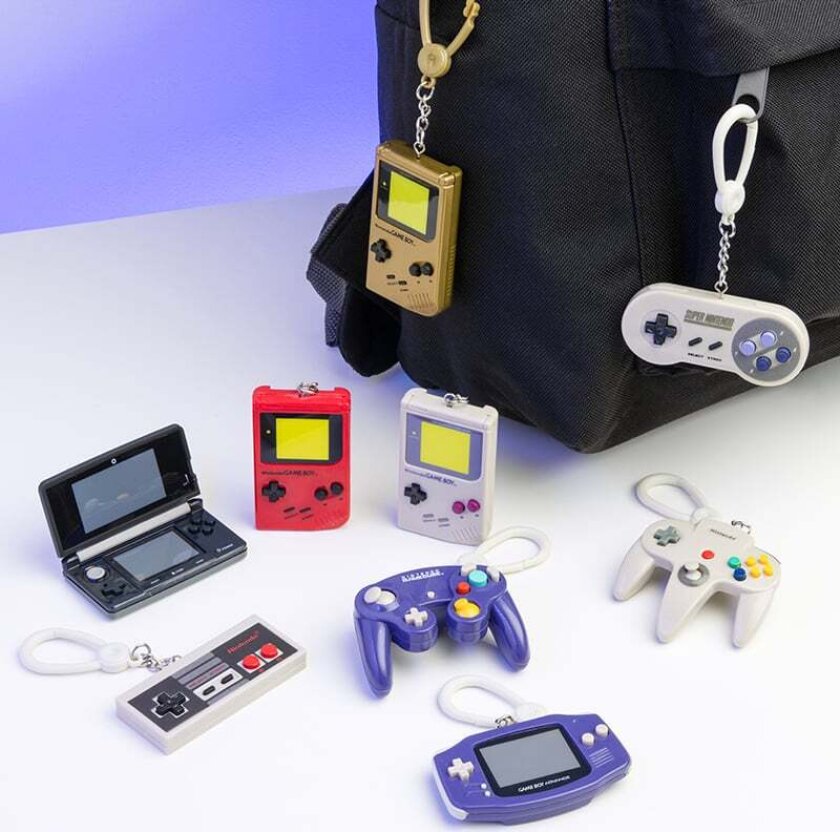 - Nintendo Console Backpack Buddies (Assorted) - 24stk - Nøkkelring