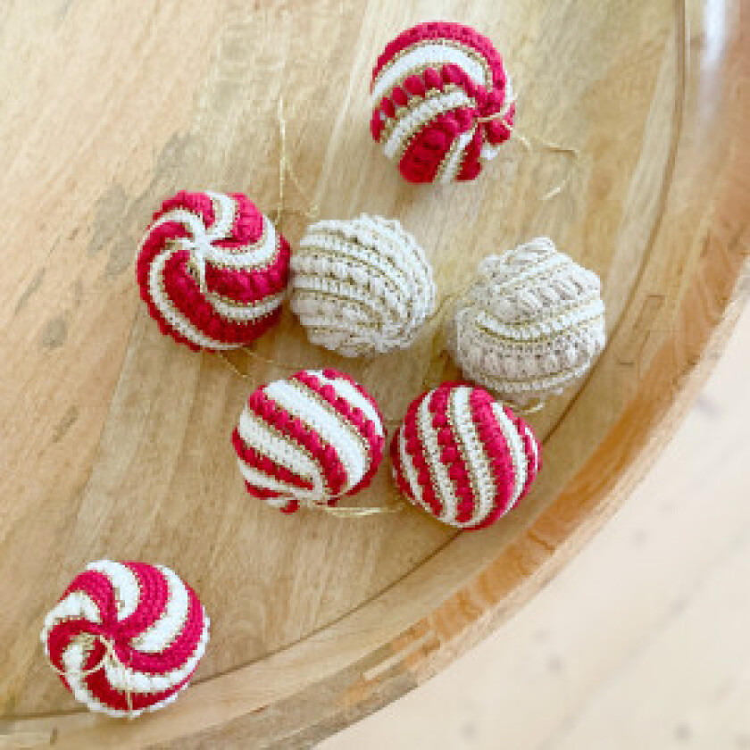 Yndlingsjulekuglen 2022 by Milla Billa - Garnpakke til heklet julekule - Onesize