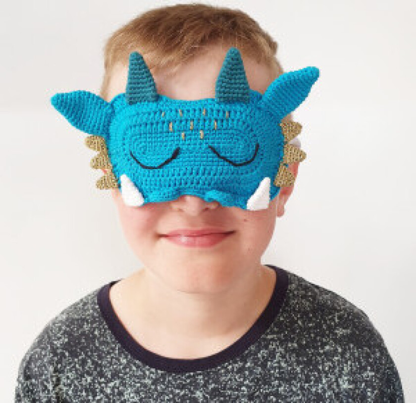 Drage Sovemaske av Rito Krea - Sovemaske Hekleoppskrift 16x11cm - Drage Sovemaske af Rito Krea - Sovemaske Hækleopskrift 16x11cm
