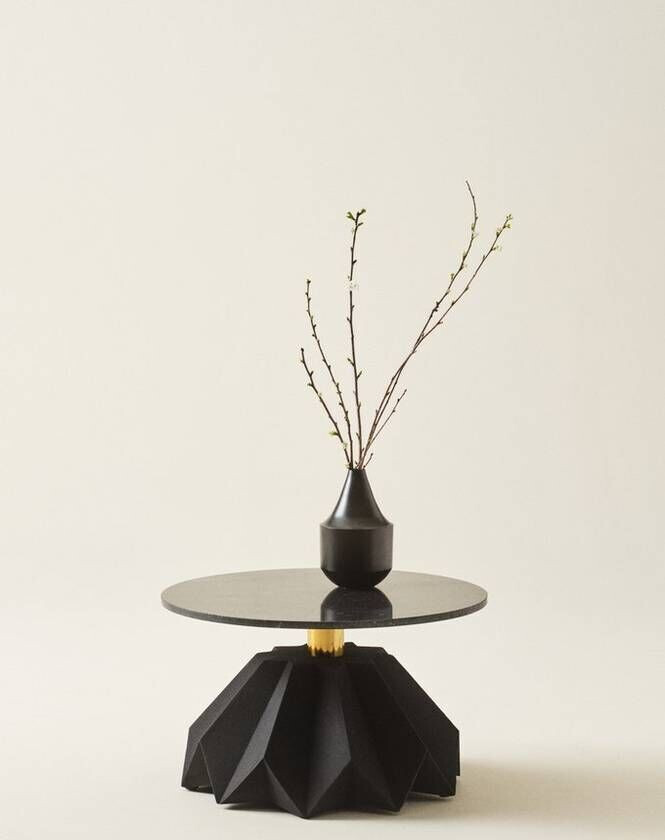 BRECKA sofabord, diameter 66 cm Svart marmor izmir/røykfarget mattsvart