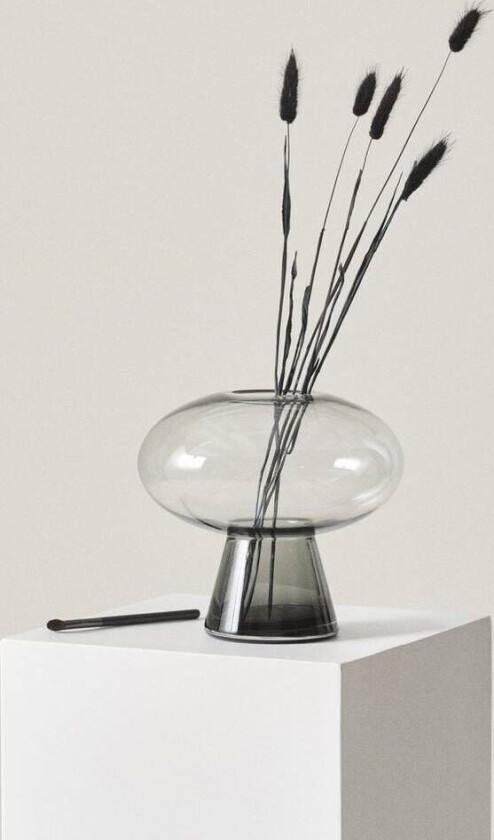 glassvase - høyde 20 cm Røykgrå