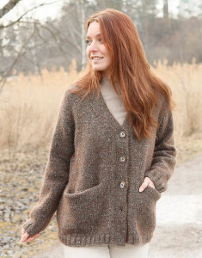 Bilde av Autumn Woods Cardigan by DROPS Design - Cardigan Strikkeoppskrift str. - XX-Large