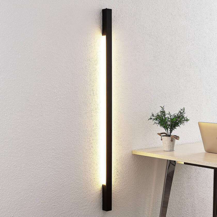 Ivano LED-vegglampe, 130 cm, svart