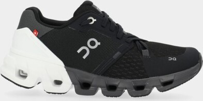 Cloudflyer 4 Dame Black/White 40