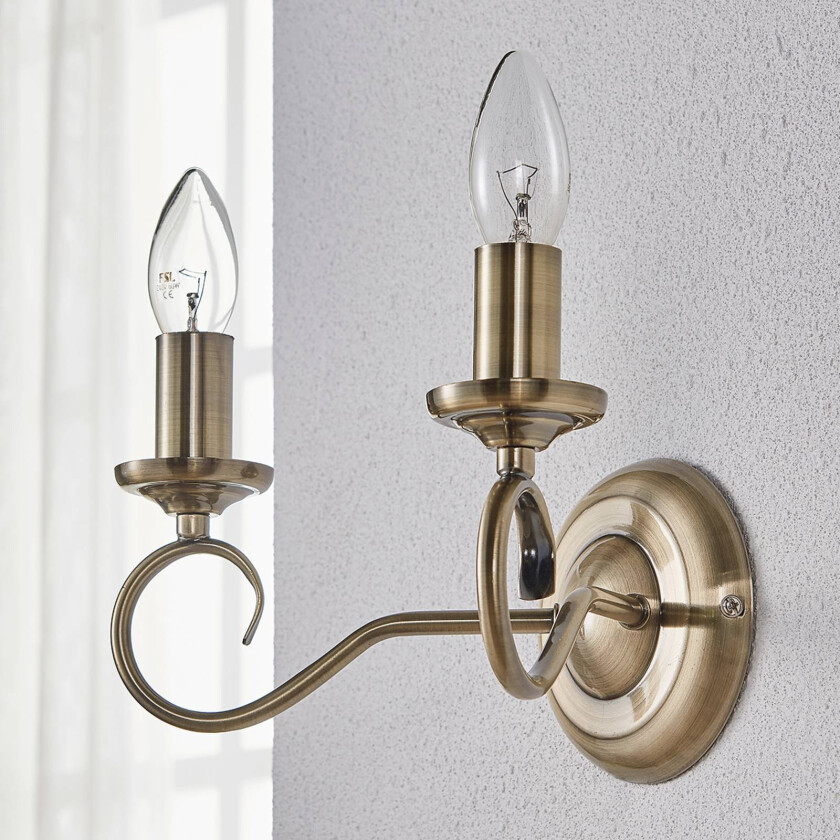 Elegant vegglampe Marnia i antikkmessing