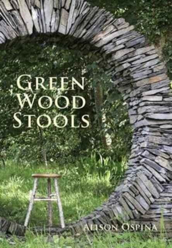 Green Wood Stools av Alison Ospina