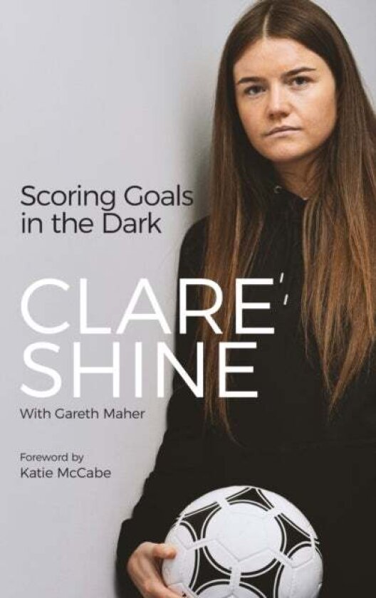 Scoring Goals in the Dark av Clare Shine