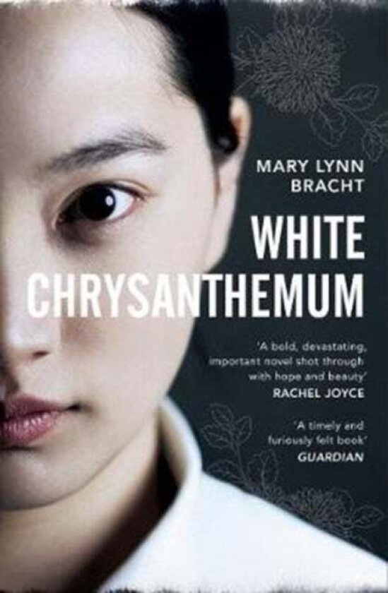 White Chrysanthemum av Mary Lynn Bracht