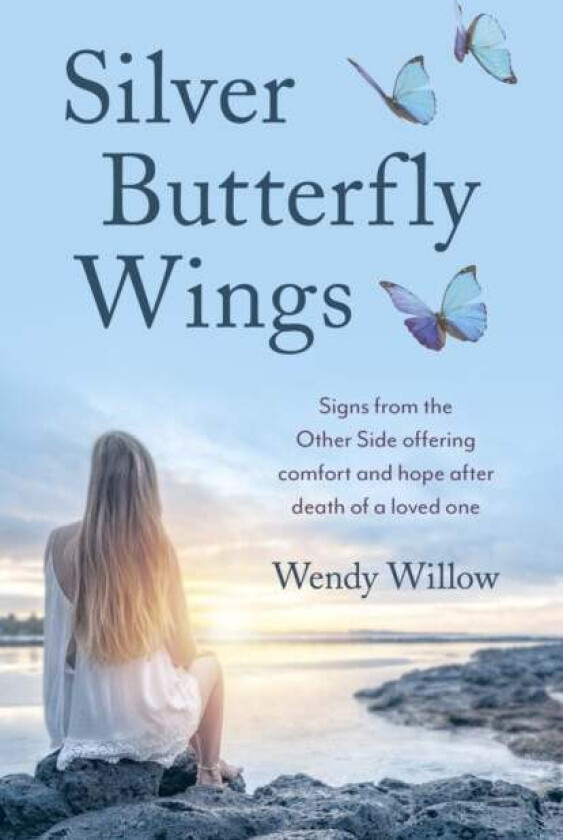 Silver Butterfly Wings av Wendy Willow