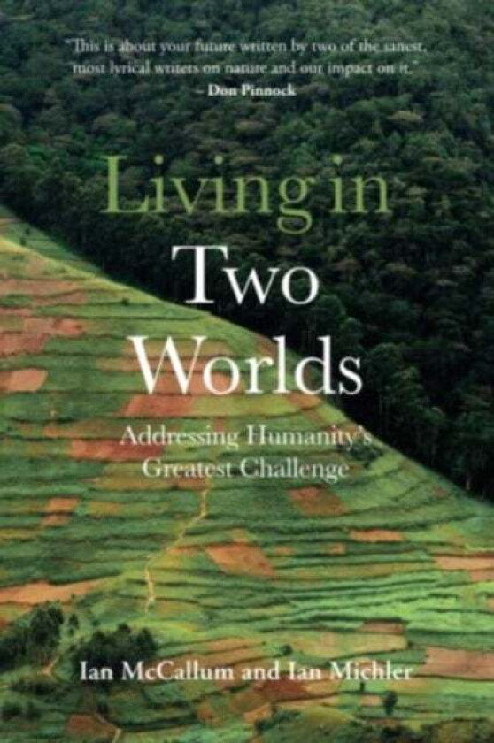 Living In Two Worlds av M.M. Ian