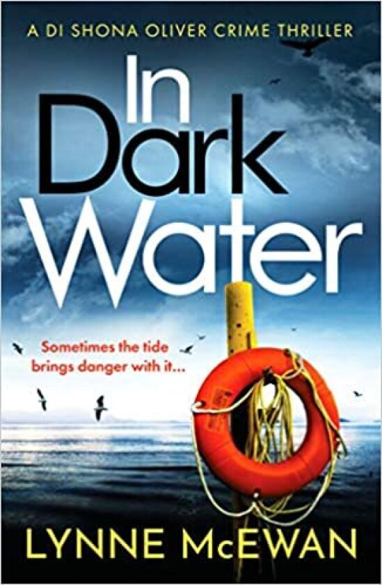 In Dark Water av Lynne McEwan