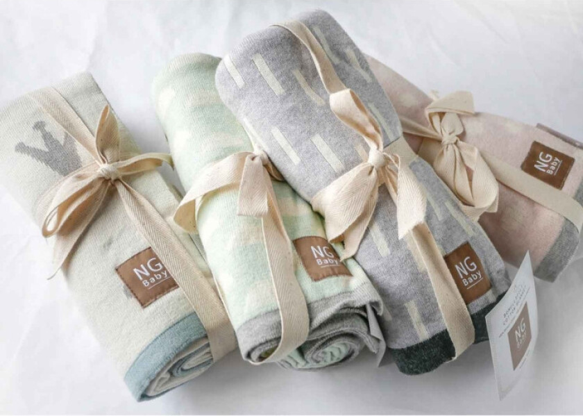 Filt Jaquardstickad Rose Cross