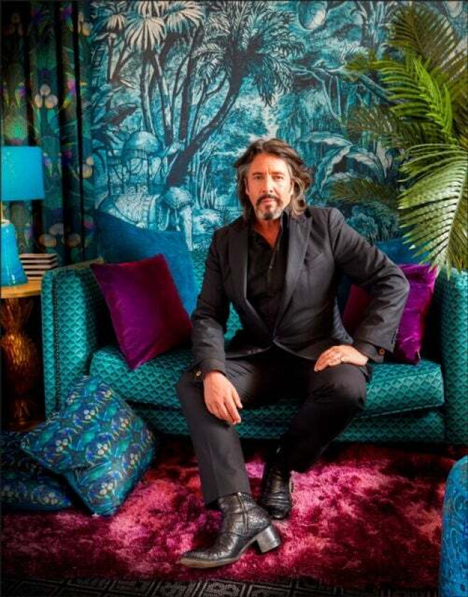 More More More av Laurence Llewelyn-Bowen