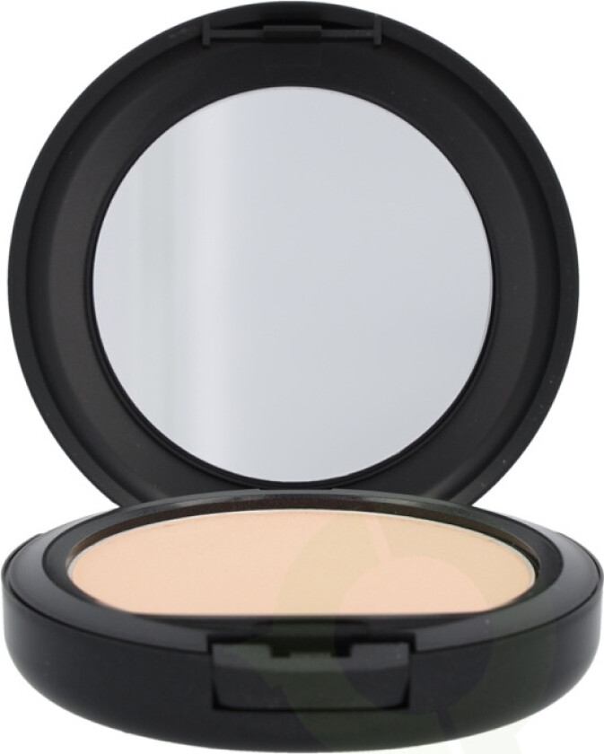 Studio Fix Powder Plus Foundation 15 g (Farge: NC20)