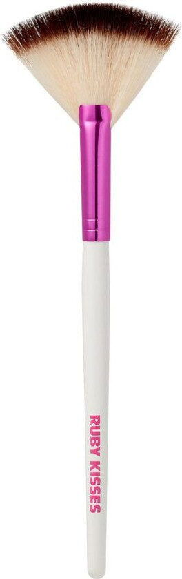 Ruby Kisses Fan Brush