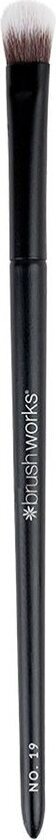 Bilde av Brushworks No. 19 Crease Blending Eye Brush