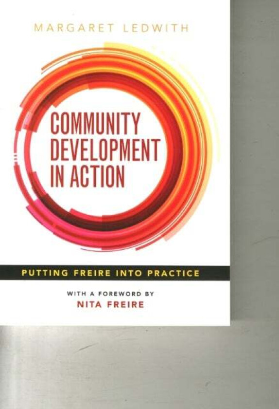 Community Development in Action av Margaret (Youth and Community Development School of Applied Social Science University of Cumbria) Ledwith
