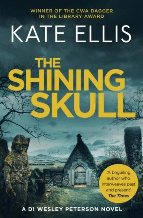 The Shining Skull av Kate Ellis