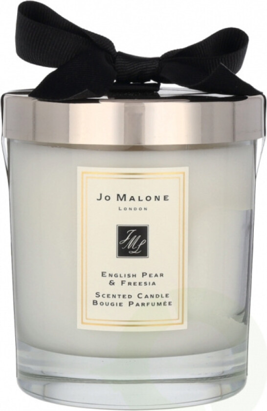 English Pear & Freesia Scented Candle 200 g