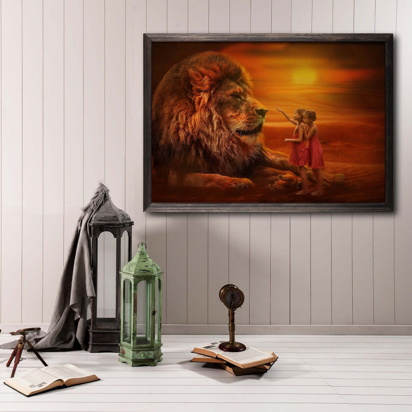 Bilde av Girls Looking At Lion Foto Oransje - 70x50 cm