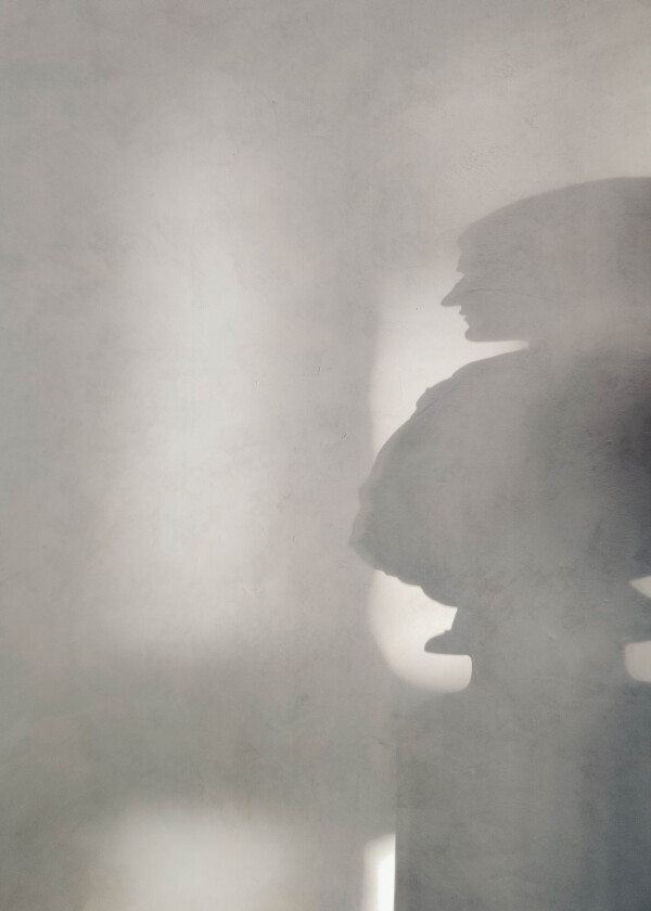 Poster Human shadow 50x70 cm - Hvit/Grå