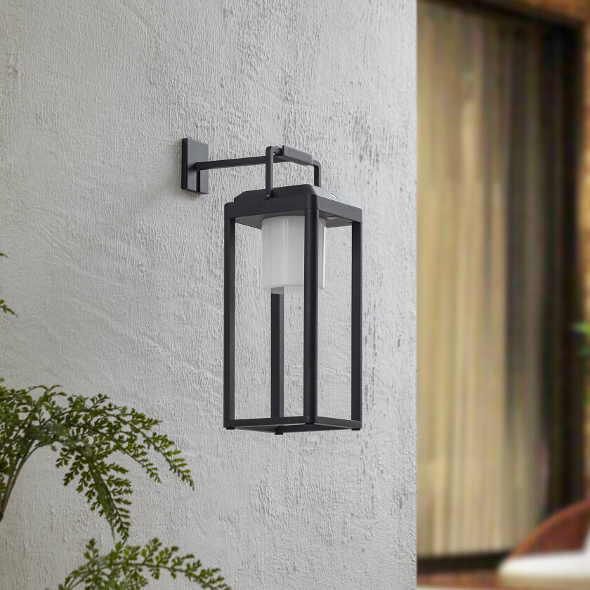 LED-vegglampe Tilena, kantet, svart, aluminium