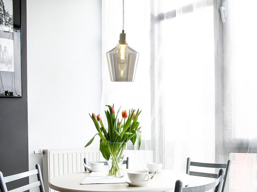 Pendellampe i gullfarget glass Moderne industriell taklampe