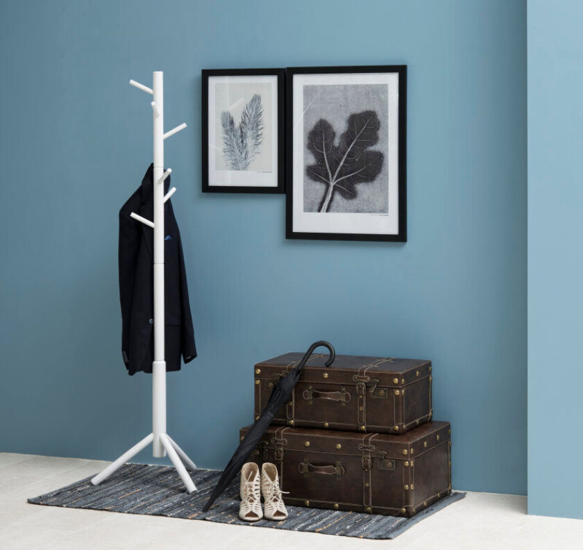 Bella stumtjener i tre lakkert hvit.