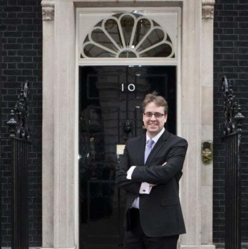 Out av Tim Shipman