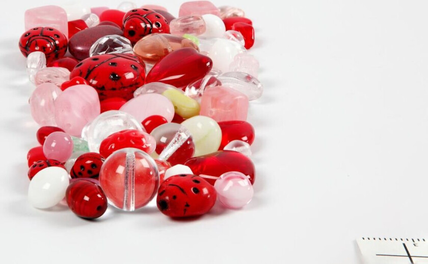 Glassperler Miks Marihøner/løv/hjerter 60 G