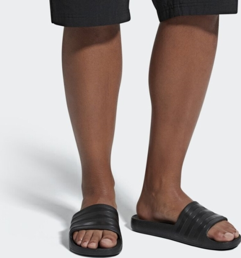 Adilette Aqua flipflops, svart, størrelse 38 (F35550)