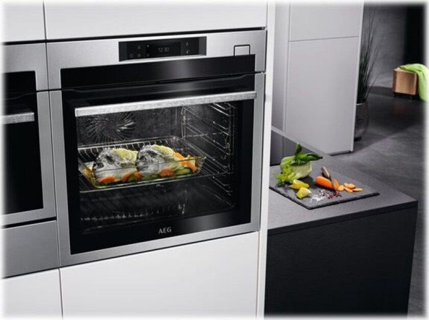 Aeg 8000 Steamboost Bse788380m - Ovn - Med Dampfunksjon - Innebygd - Fordypning - Bredde: 56 Cm - Dybde: 55 Cm - Høyde: 59 Cm - Med Selvrens - Klasse