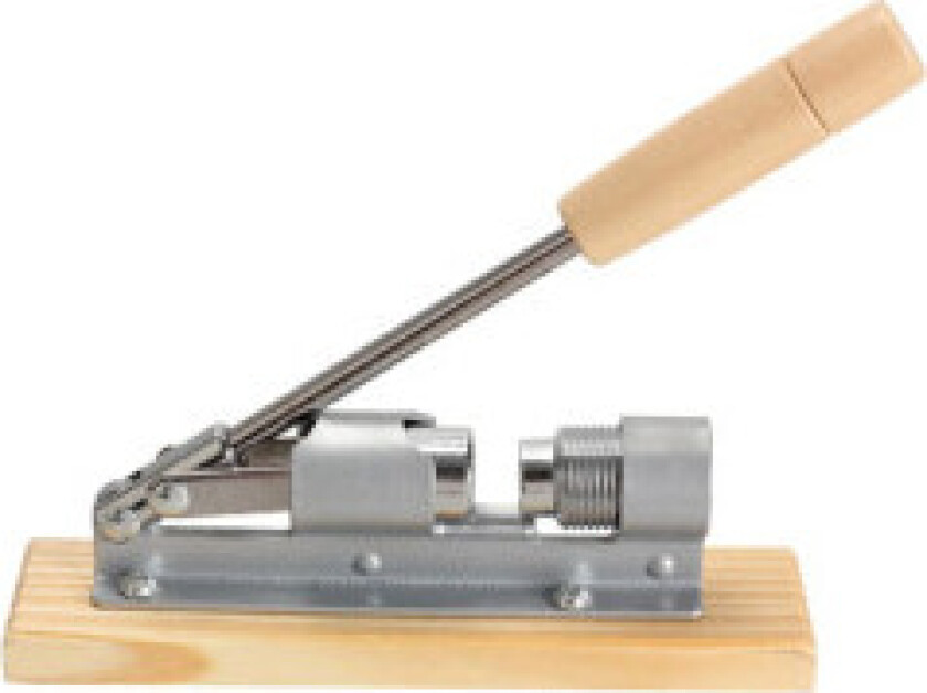 Bestefar, nøtteknekker.