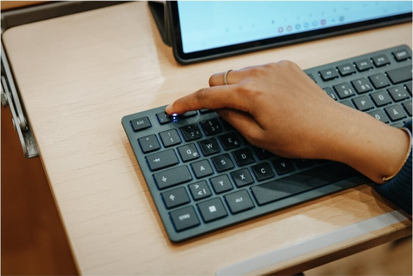 Cherry Kw 7100 Mini Bt - Tastatur - Trådløs - Bluetooth 5.1 - Qwerty - Europa - Tastsvitsj: Cherry Sx - Skiferblå