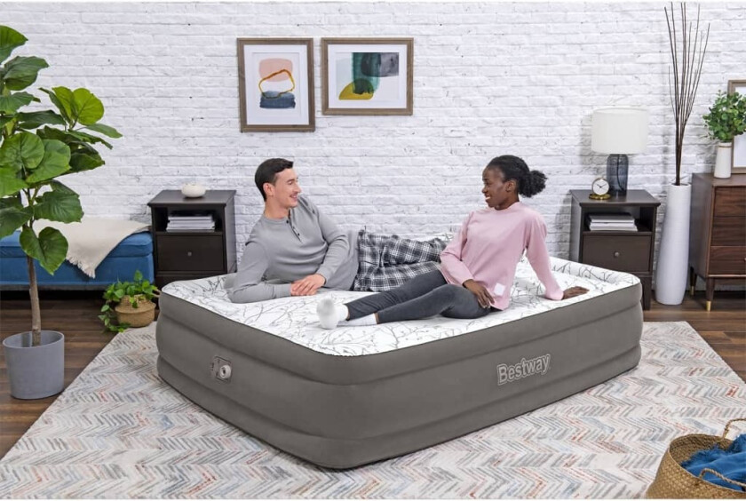 Luftmadrass med innebygd pumpe 203x152x46 cm