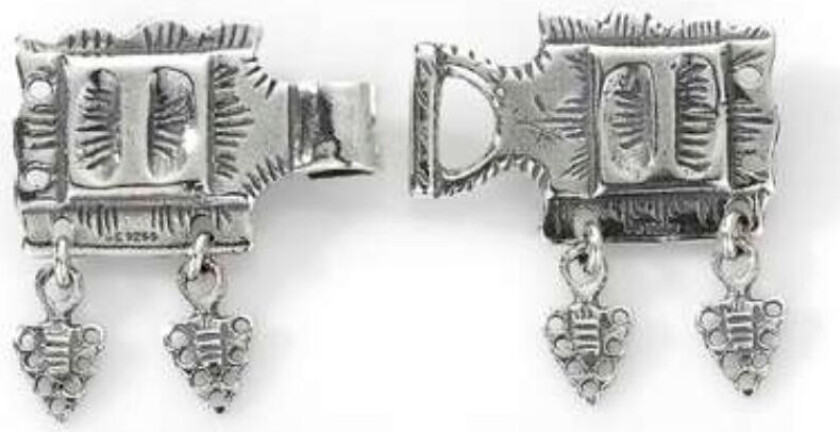 Romeriksbunad, Beltespenne i 925 oksidert sølv med stort øsken